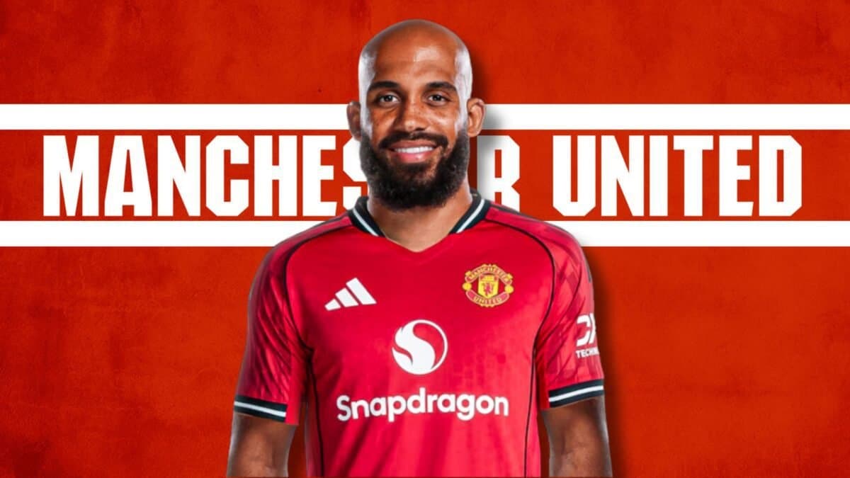 Manchester United agree £65m deal for Brentford forward