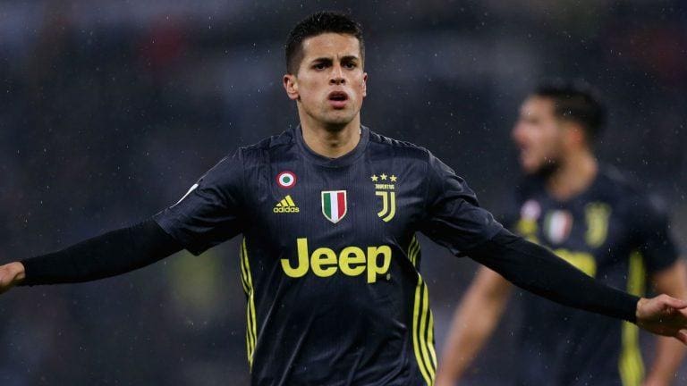 Manchester City enter talks with Juventus full-back