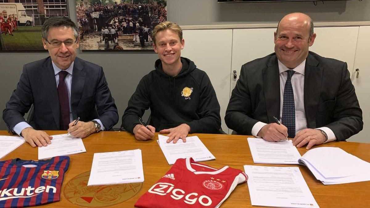 Frenkie_De_Jong_Barcelona_Contract_signing