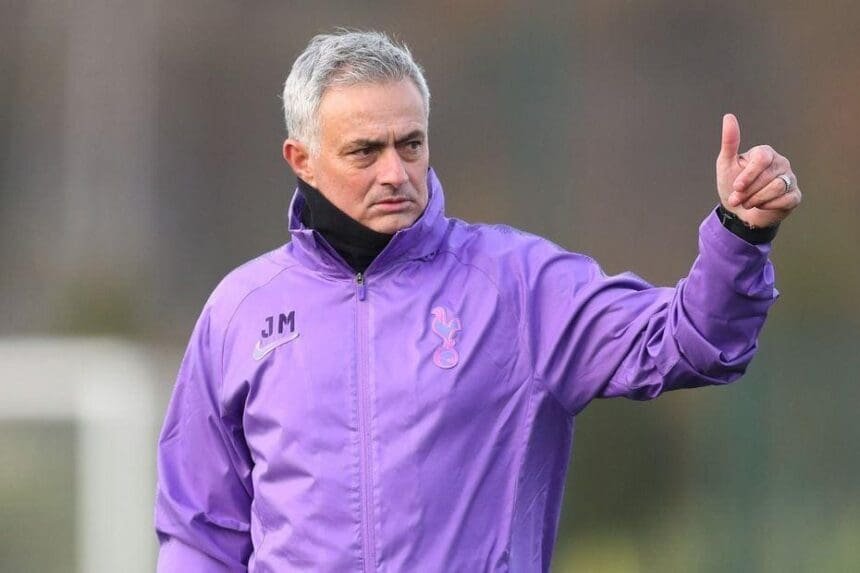 jose-mourinho-tottenham-training