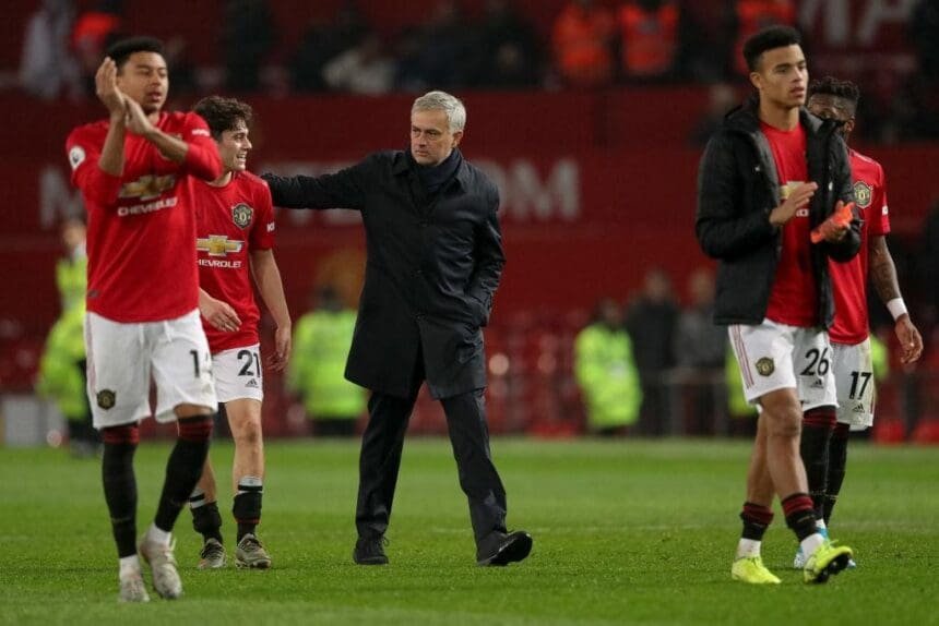 jose-mourinho-congratulates-manchester-united