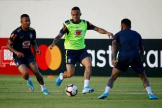 Everton-Soares-Brazil-training-alongside-Gabriel-Jesus