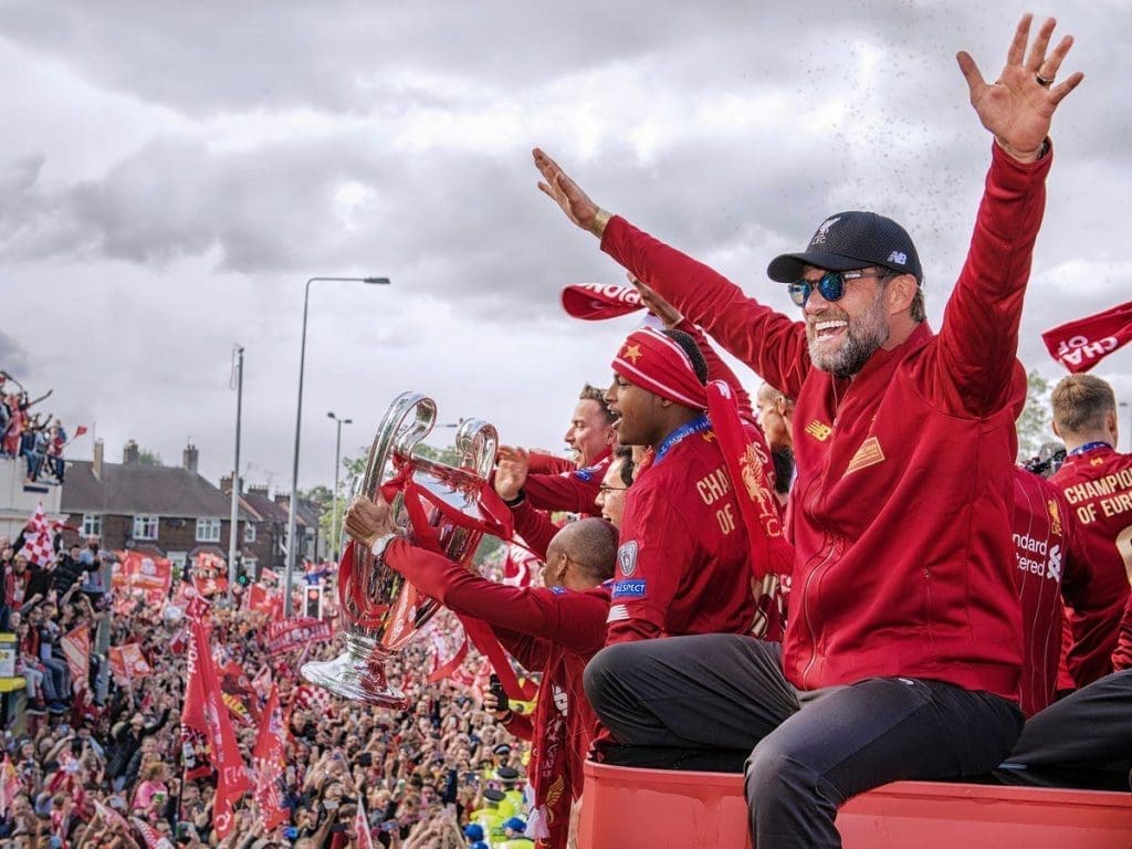 Liverpool-trophy-parade-bus