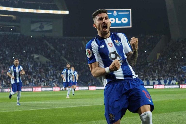 Manchester United to move for Alex Telles