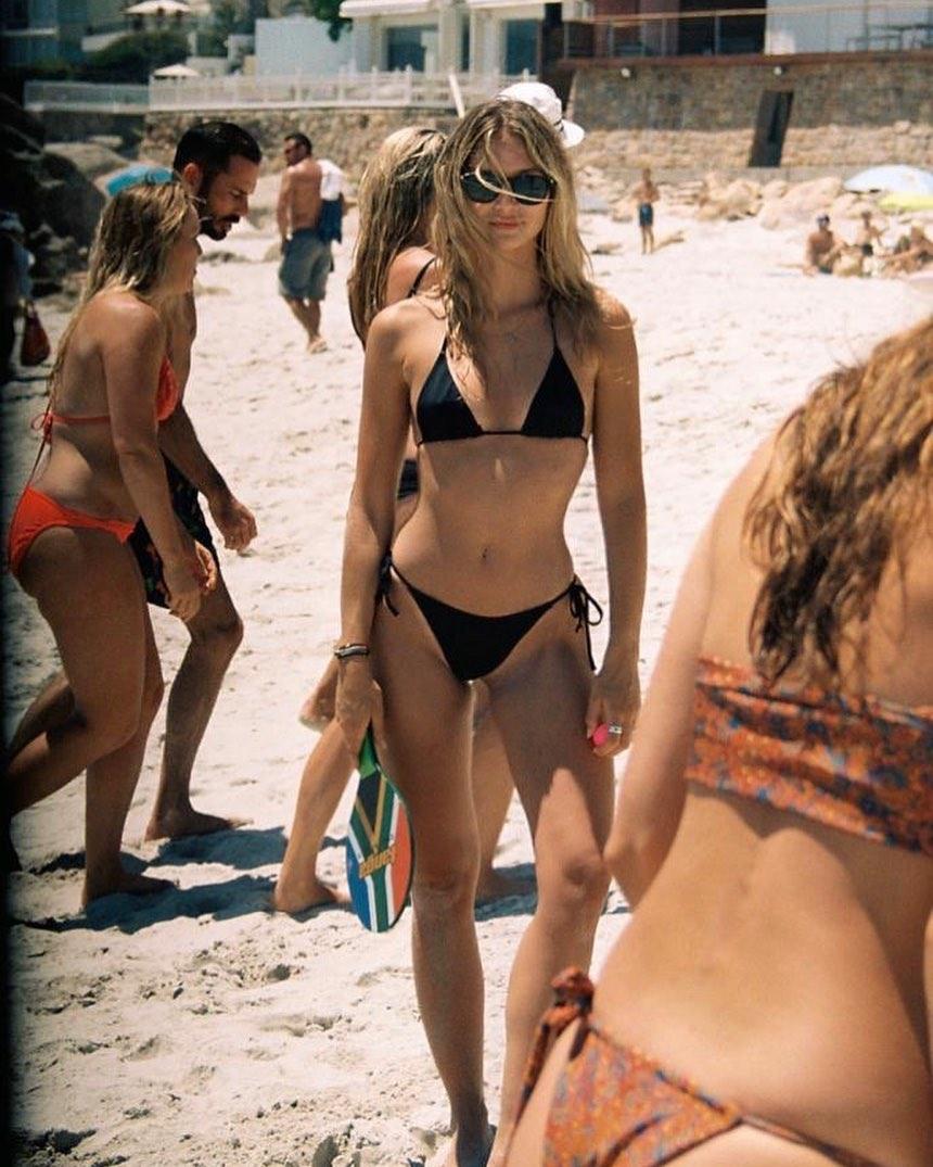 anna-modler-beach-bikini