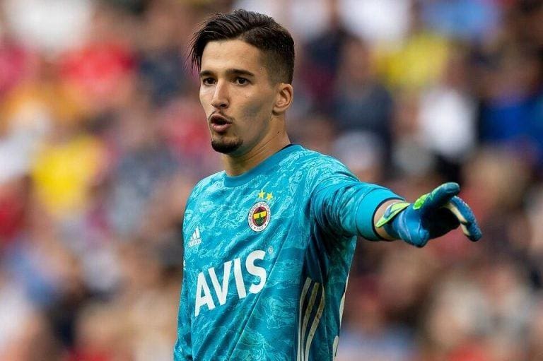 Sheffield United to battle with Ajax over Fenerbahçe shot-stopper Altay Bayındır