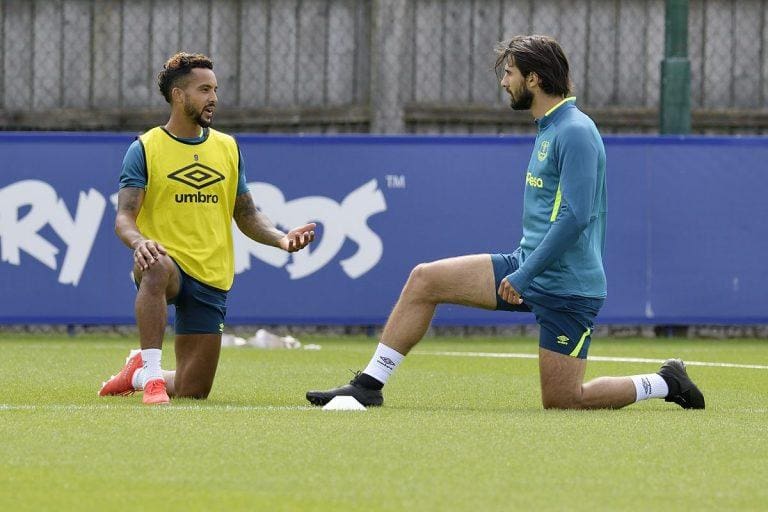 Everton face injury crisis as Theo Walcott ruled out for four weeks