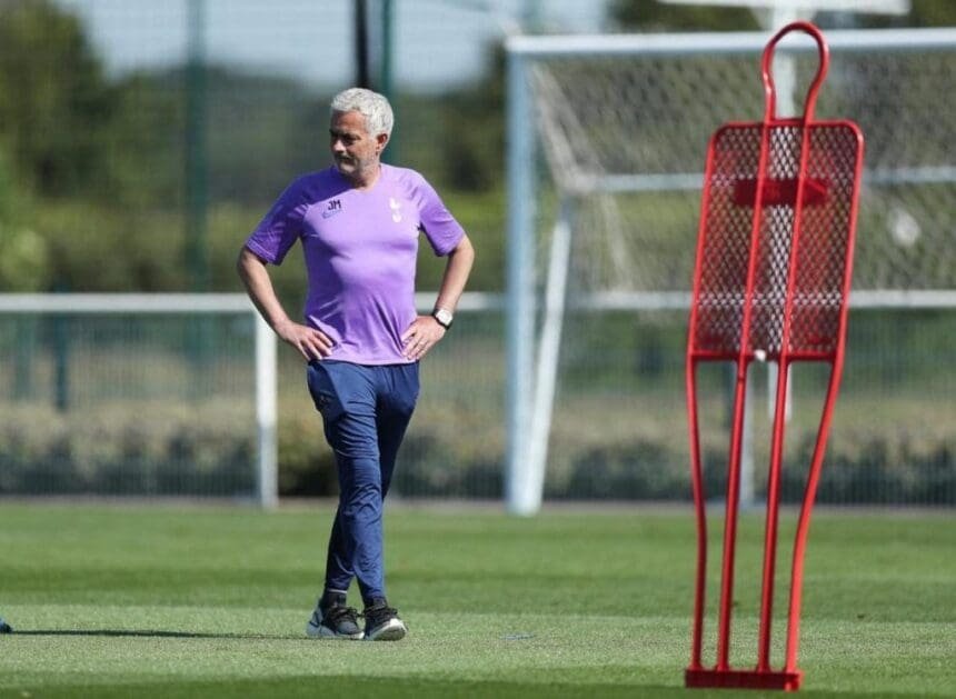 jose-mourinho-training-tottenham-spurs