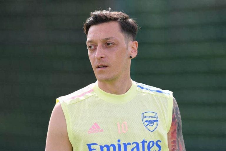 Istanbul Basaksehir to target Mesut Ozil?