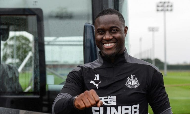 Transfer Roundup: Bruce speaks up, Bielsa wants Bailey, Aurier update