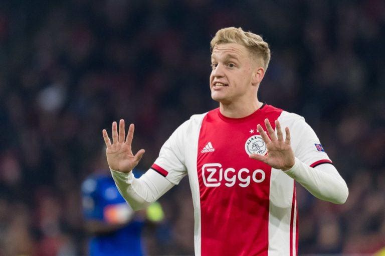 Van de Beek responds to transfer speculations amid United interest