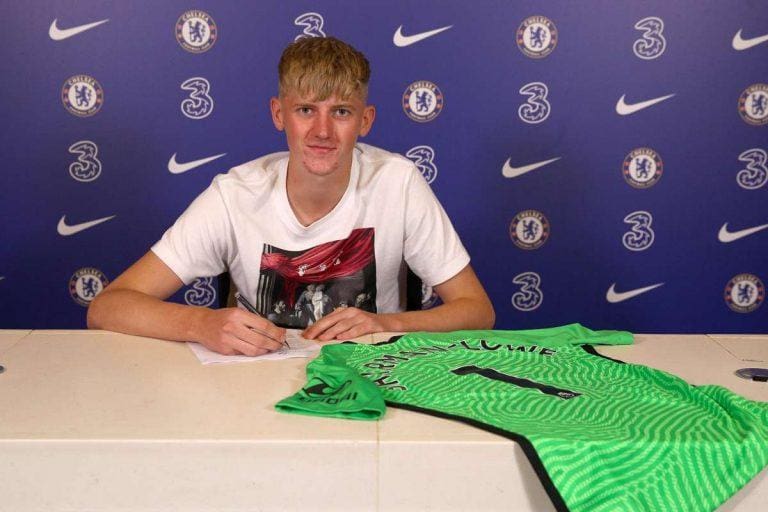 Chelsea sign teenage goalkeeper Teddy Sharman-Lowe