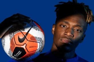tammy-abraham-chelsea-premier-league-ball