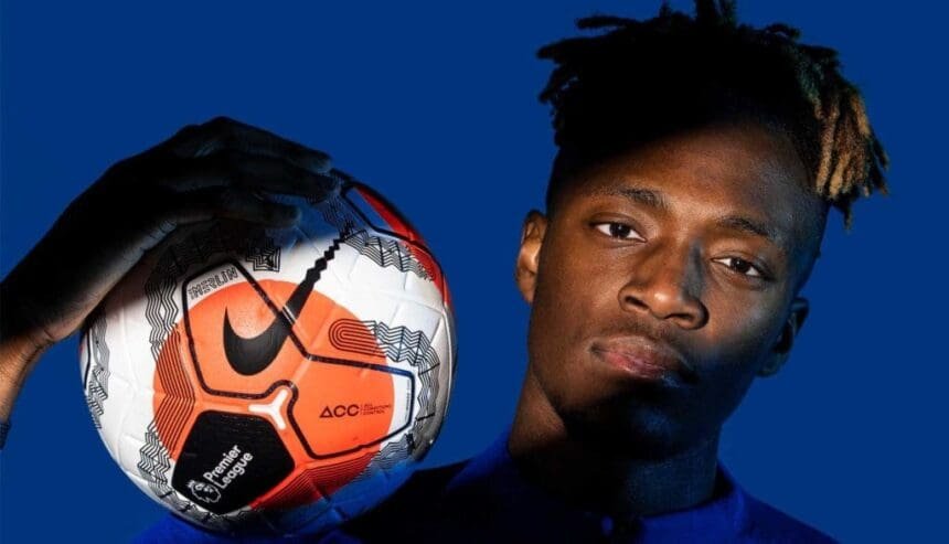 tammy-abraham-chelsea-premier-league-ball