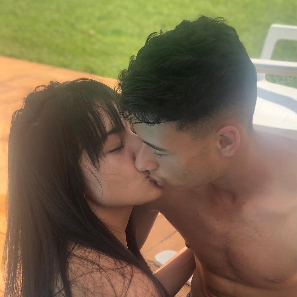 gabriel-martinelli-with-his-girlfriend-rachel-akemy