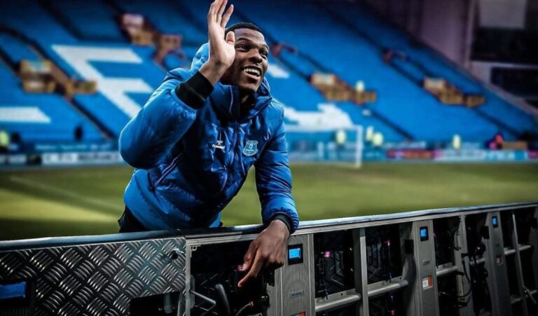 Everton are leading the race to sign Netherlands and PSV Eindhoven star Denzel Dumfries