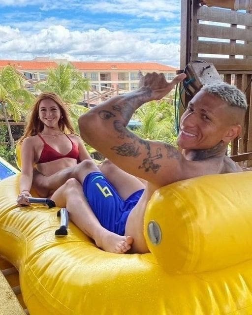 richarlison-wag-amanda-araujo-pictures